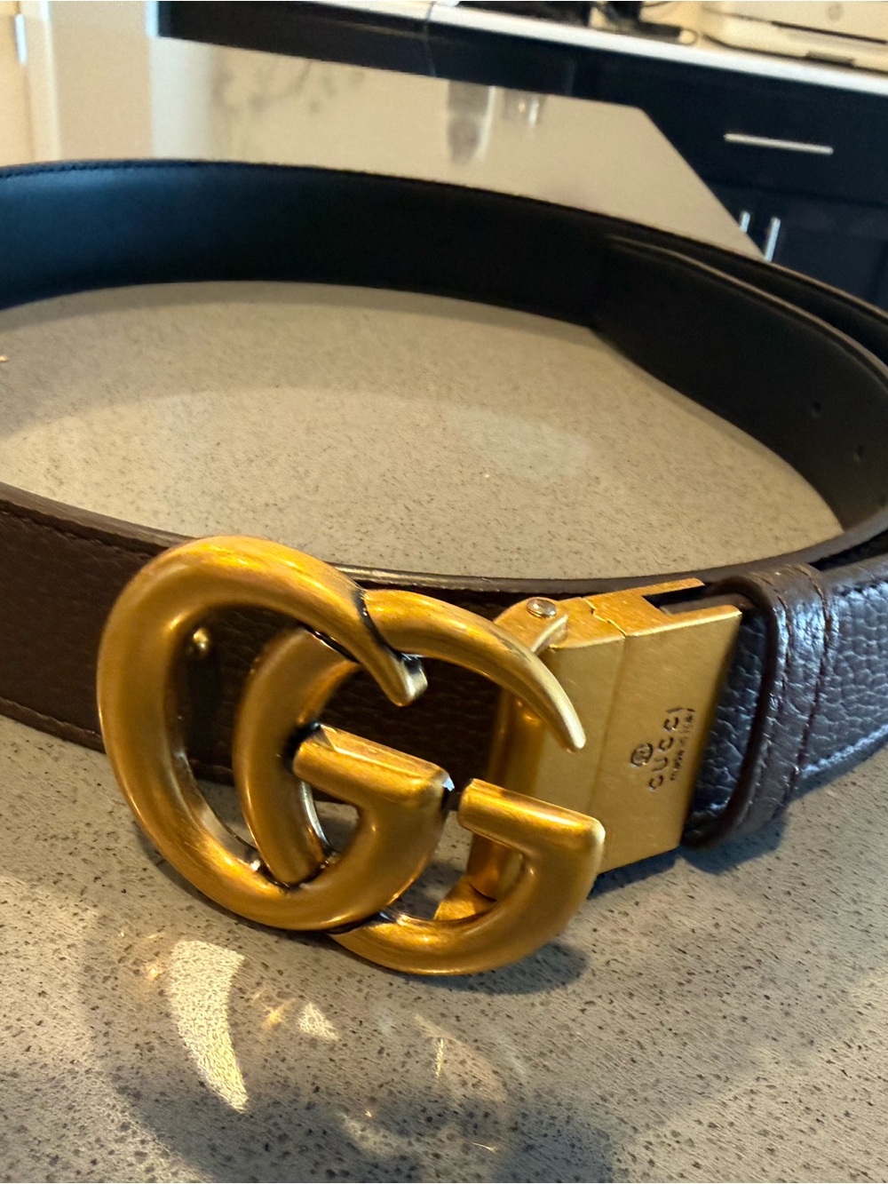 Gucci GG Brown Leather Belt with Gold Buckle - Picture 2 of 4